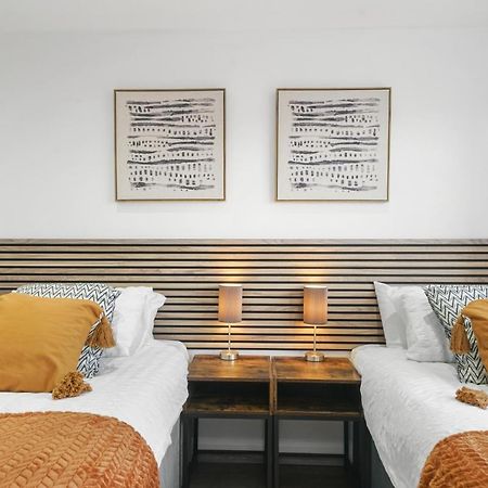 Modern Bungalow In Maidstone Sleeps 5 With Free Parking Экстерьер фото