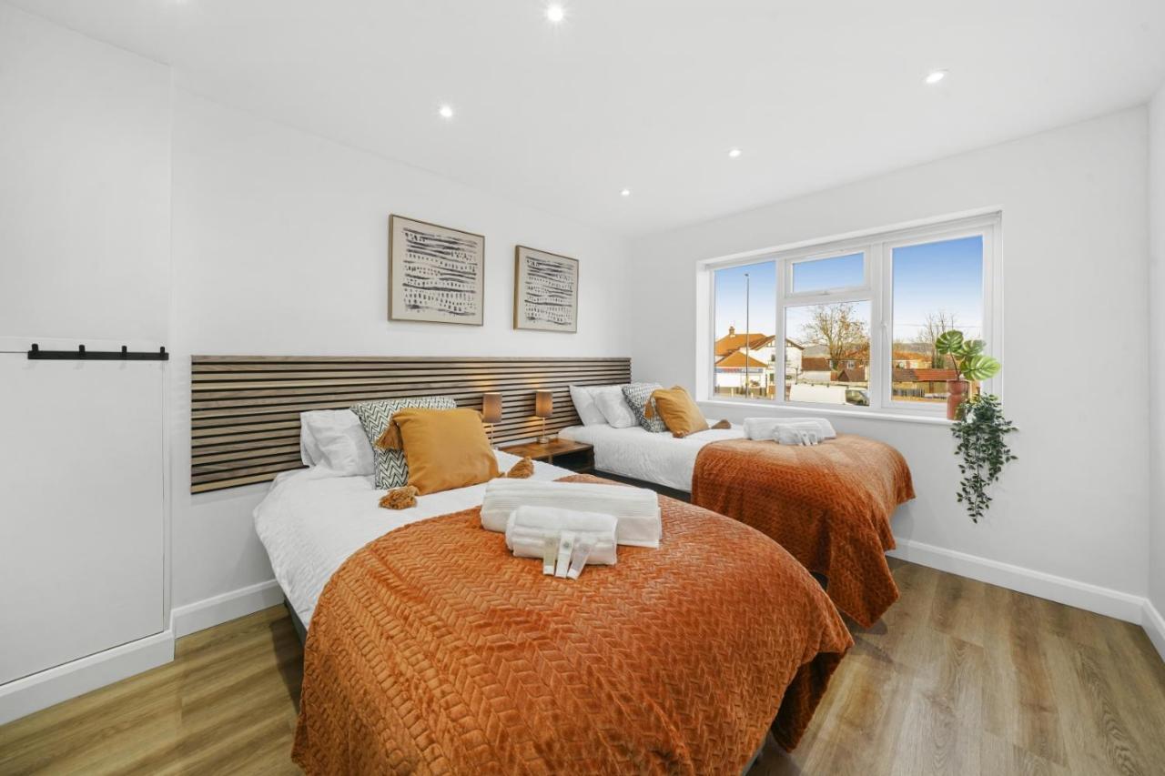 Modern Bungalow In Maidstone Sleeps 5 With Free Parking Экстерьер фото