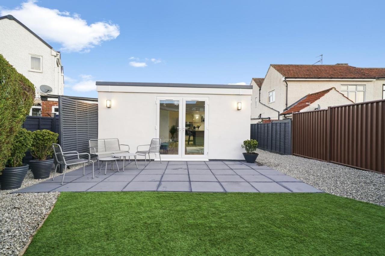 Modern Bungalow In Maidstone Sleeps 5 With Free Parking Экстерьер фото