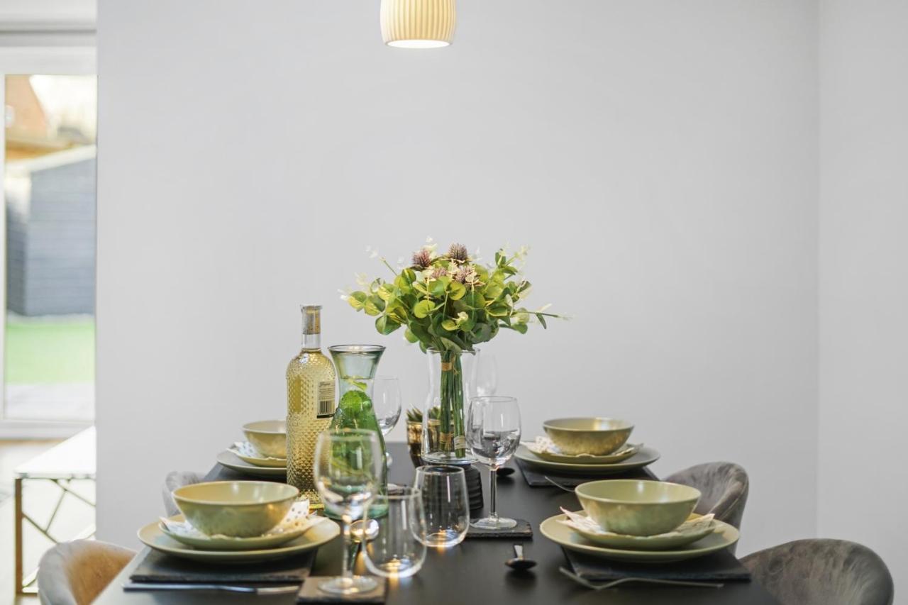 Modern Bungalow In Maidstone Sleeps 5 With Free Parking Экстерьер фото