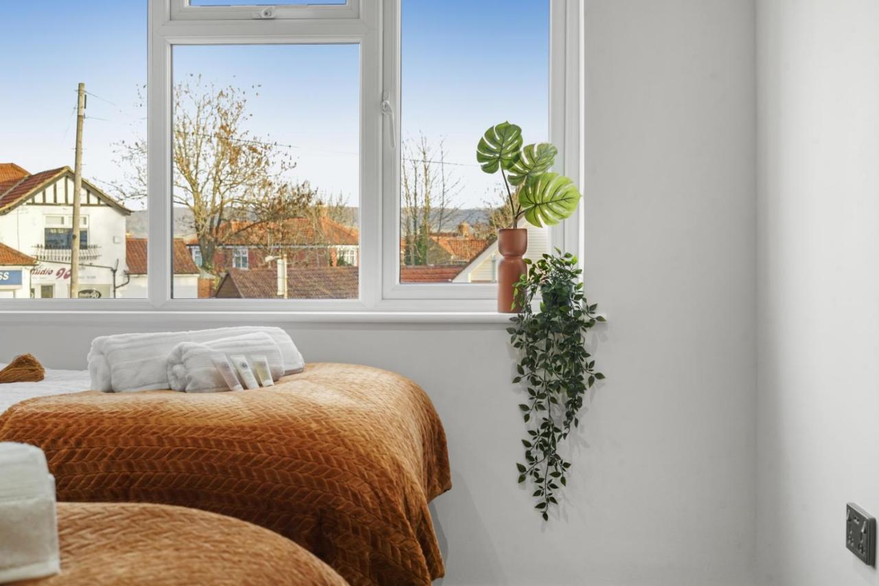 Modern Bungalow In Maidstone Sleeps 5 With Free Parking Экстерьер фото