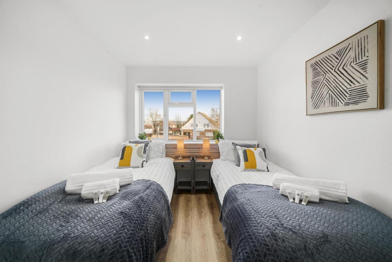 Modern Bungalow In Maidstone Sleeps 5 With Free Parking Экстерьер фото