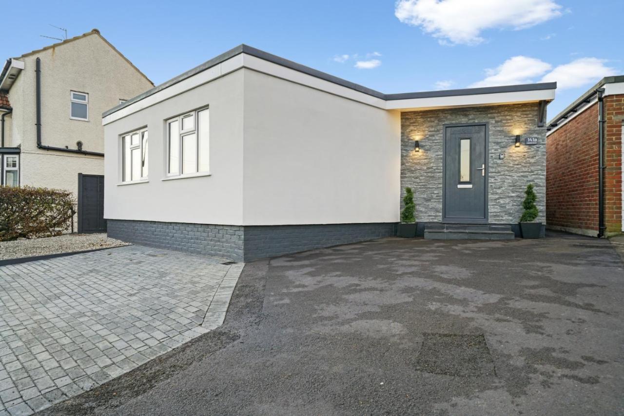 Modern Bungalow In Maidstone Sleeps 5 With Free Parking Экстерьер фото